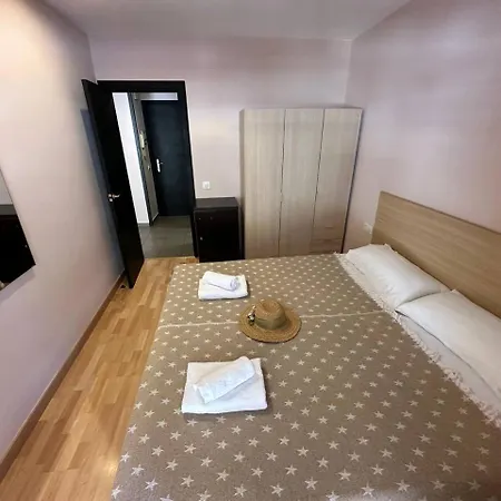 Trimaran Apartment *